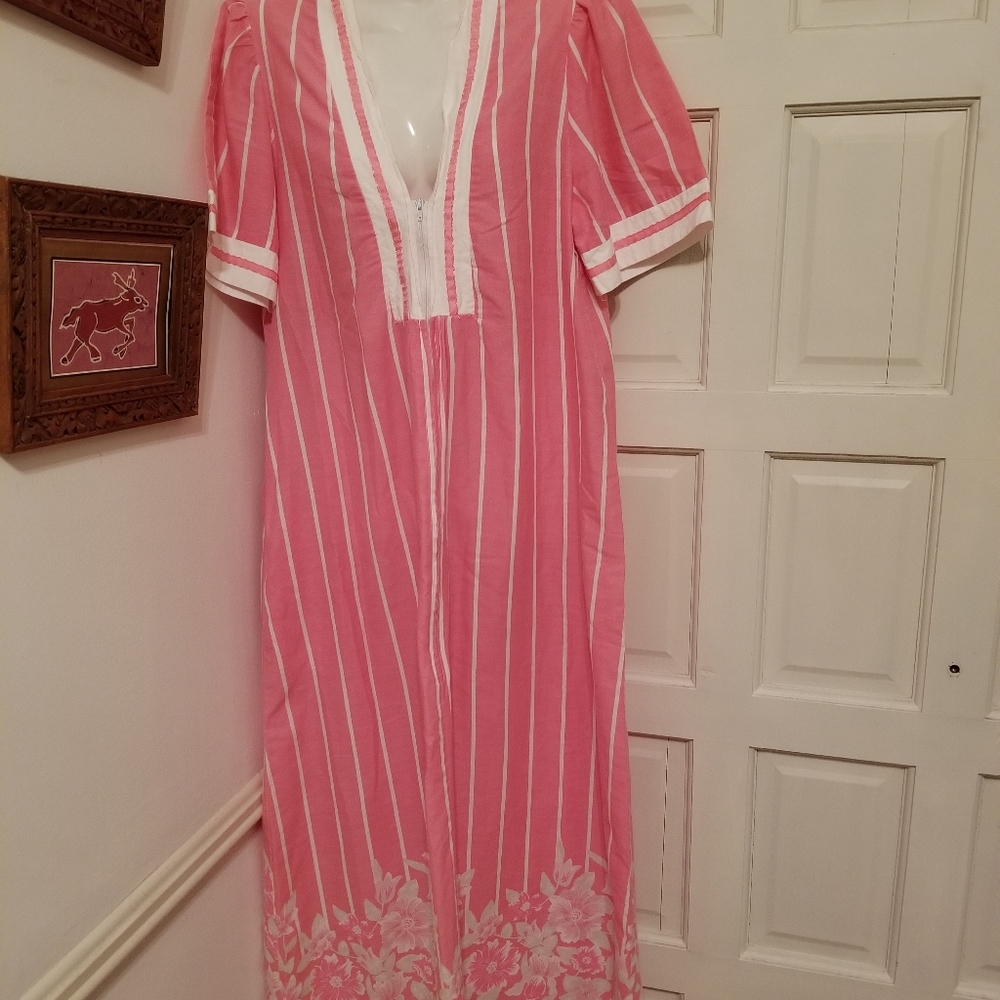 Vintage Exclusively Yours Muumuu M